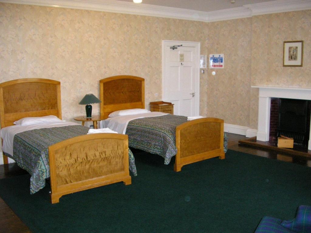 Gregynog Hall Casa de hóspedes Tregynon Quarto foto