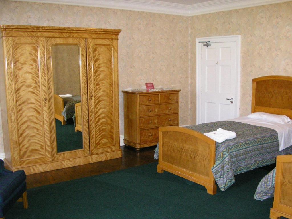 Gregynog Hall Casa de hóspedes Tregynon Quarto foto